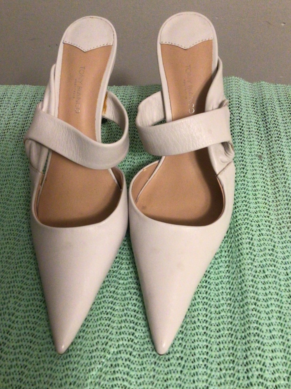 TONY BIANCO kitty heel pointed toe leather stylish ,feminine slip on SZ 6 1/2